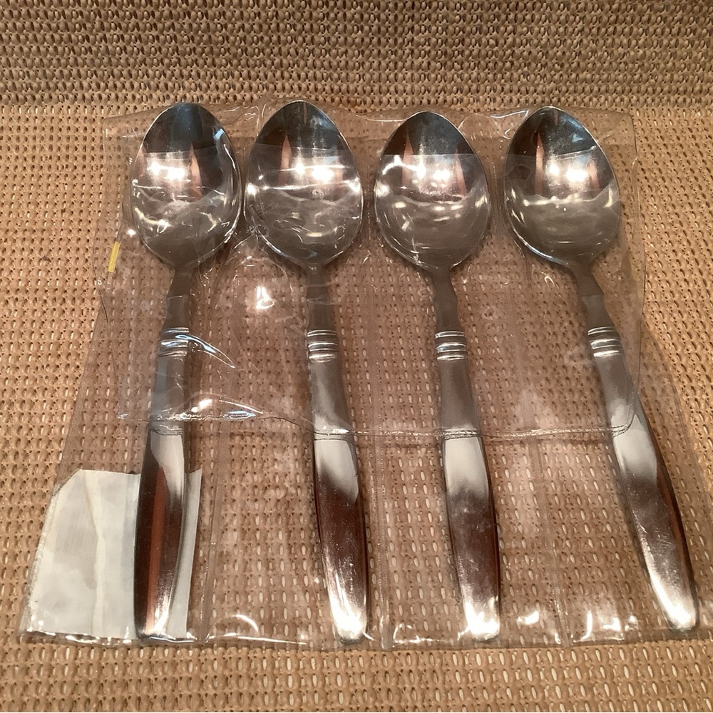 Reed and Barton Heritage Brompton Set of 4 Soup Spoons - NEW